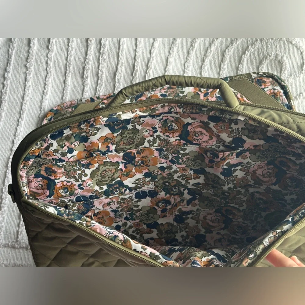 Vera Bradley Olive Green Quilted Laptop Sleeve - Picture 3 of 5
